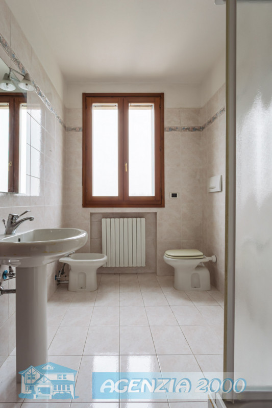 TI HO TROVATO A DUE CARRARE IN UN COMPLESSO SIGNORILE UN BELL' APPARTAMENTO PER TE!!! AL SECONDO ...