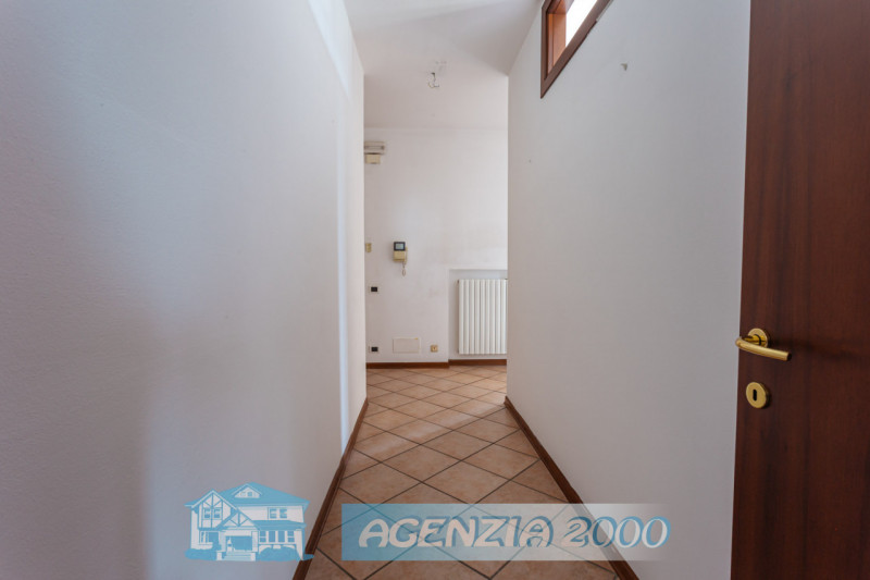 TI HO TROVATO A DUE CARRARE IN UN COMPLESSO SIGNORILE UN BELL' APPARTAMENTO PER TE!!! AL SECONDO ...