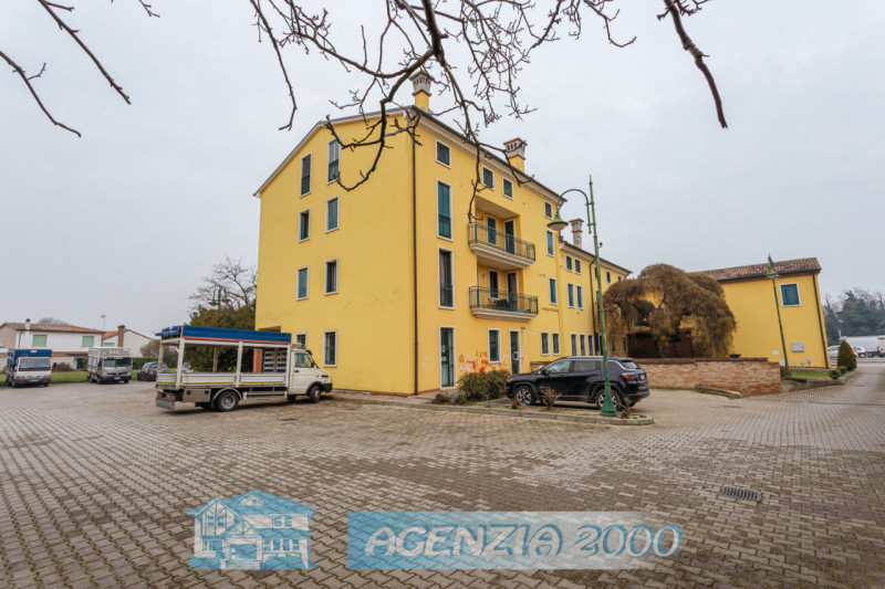 TI HO TROVATO A DUE CARRARE IN UN COMPLESSO SIGNORILE UN BELL' APPARTAMENTO PER TE!!! AL SECONDO ...