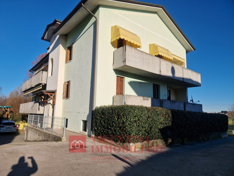 VICENZA - Polegge : Alla fine di una stradina chiusa, BICAMERE al piano primo in piccolo contesto...