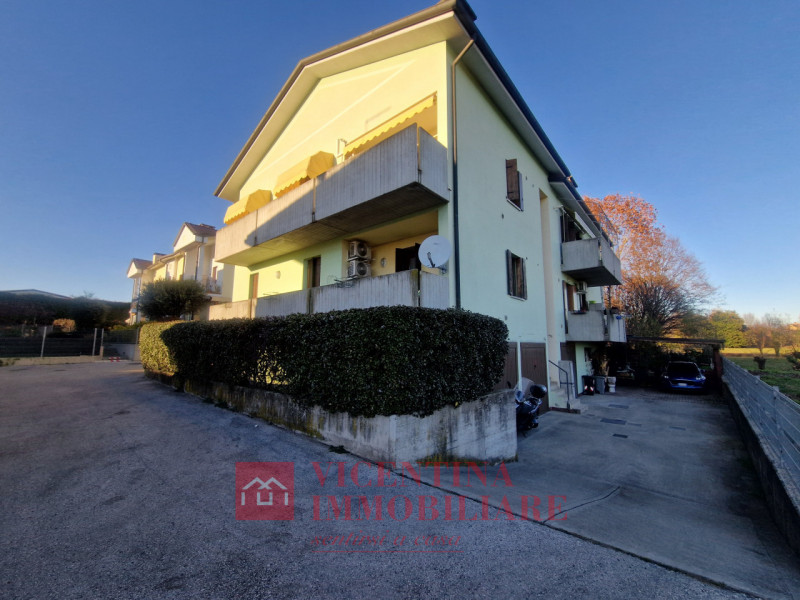 VICENZA - Polegge : Alla fine di una stradina chiusa, BICAMERE al piano primo in piccolo contesto...