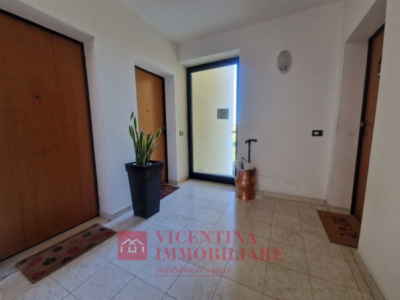 VICENZA - Polegge : Alla fine di una stradina chiusa, BICAMERE al piano primo in piccolo contesto...