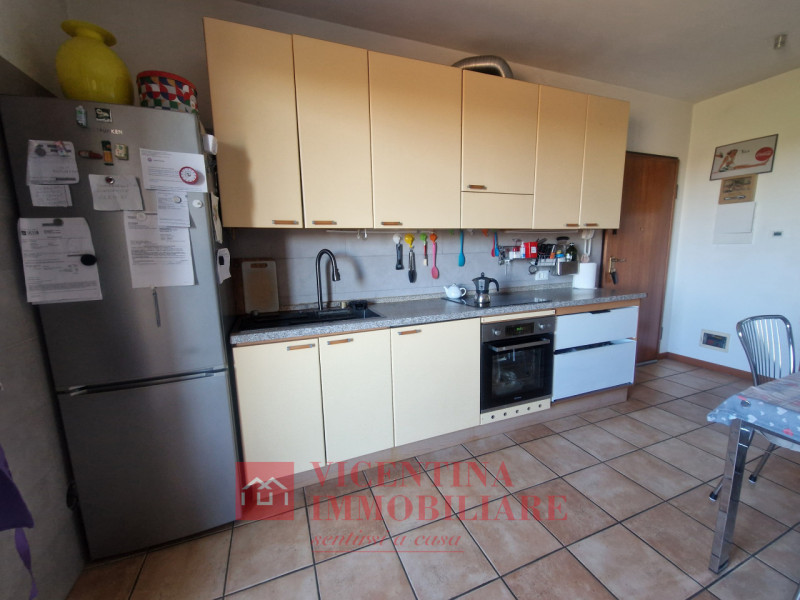 VICENZA - Polegge : Alla fine di una stradina chiusa, BICAMERE al piano primo in piccolo contesto...