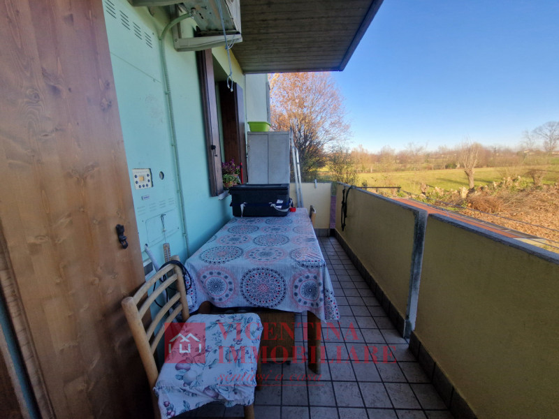 VICENZA - Polegge : Alla fine di una stradina chiusa, BICAMERE al piano primo in piccolo contesto...