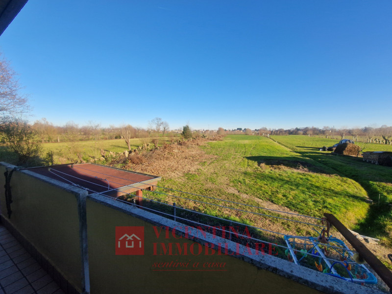 VICENZA - Polegge : Alla fine di una stradina chiusa, BICAMERE al piano primo in piccolo contesto...