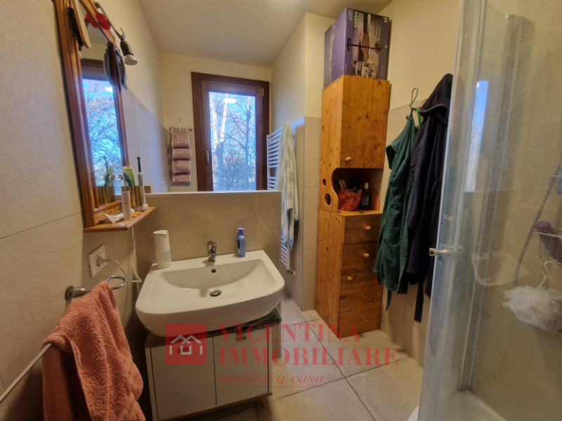 VICENZA - Polegge : Alla fine di una stradina chiusa, BICAMERE al piano primo in piccolo contesto...