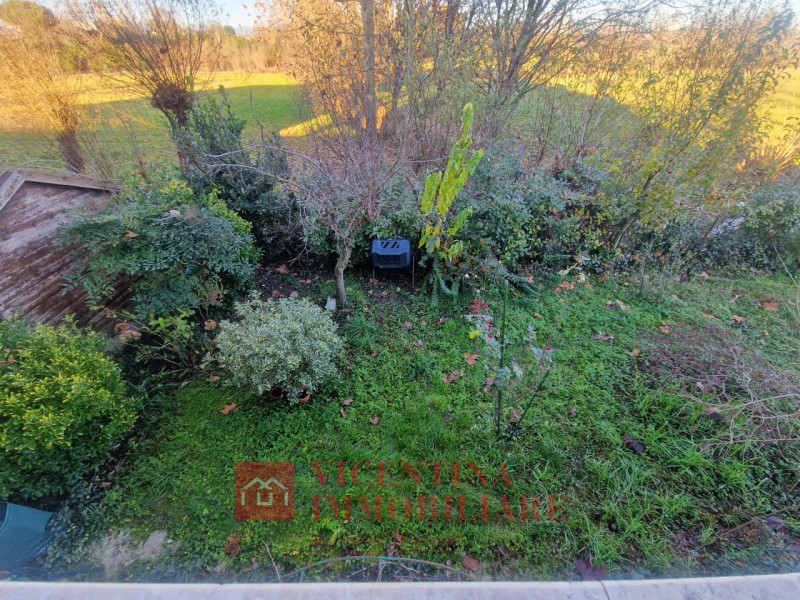 VICENZA - Polegge : Alla fine di una stradina chiusa, BICAMERE al piano primo in piccolo contesto...