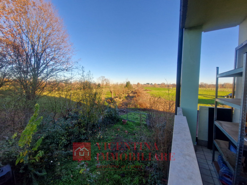 VICENZA - Polegge : Alla fine di una stradina chiusa, BICAMERE al piano primo in piccolo contesto...