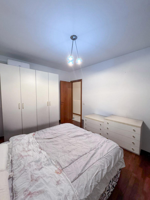 COMPOSIZIONE:
Proponiamo un appartamento con ingresso indipendente e ambienti ben organizzati. Al...