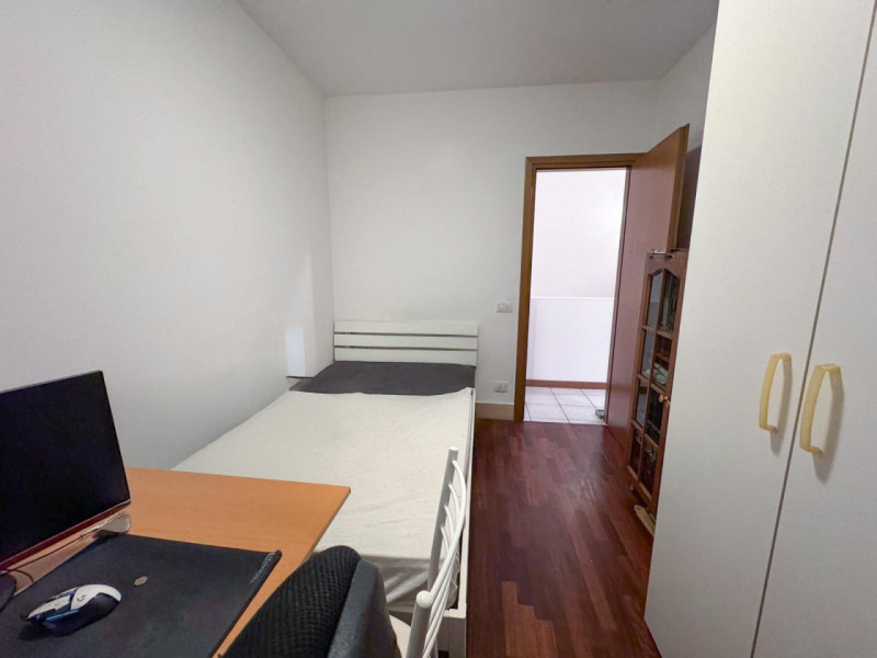 COMPOSIZIONE:
Proponiamo un appartamento con ingresso indipendente e ambienti ben organizzati. Al...