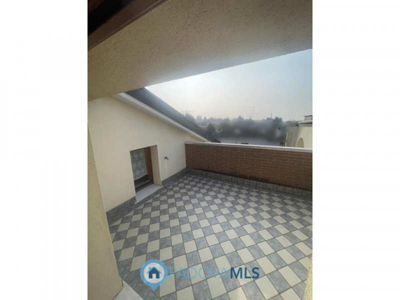 Immobile in esclusiva al Gruppo Padova MLS
Nel cuore pulsante di Noventa Padovana, vi presentiamo...