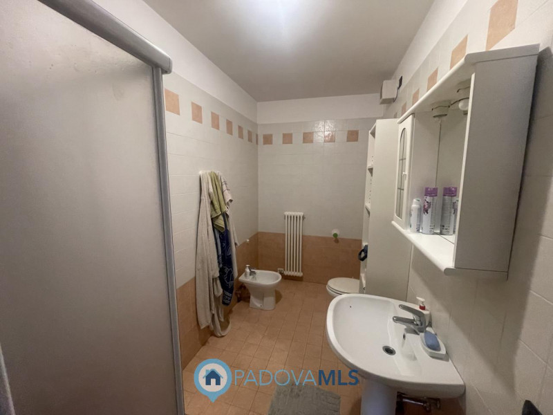 Immobile in esclusiva al Gruppo Padova MLS
Nel cuore pulsante di Noventa Padovana, vi presentiamo...