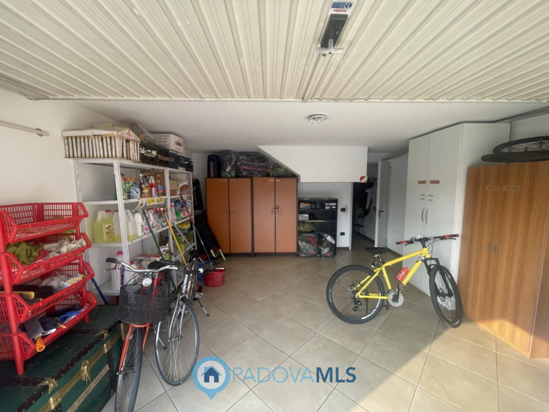 Immobile in esclusiva al Gruppo Padova MLS
Nel cuore pulsante di Noventa Padovana, vi presentiamo...