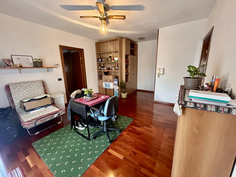 Padova zona Padova 2000 Nicoletta Dardilli di AD Casa Padova propone in vendita luminoso e spazio...