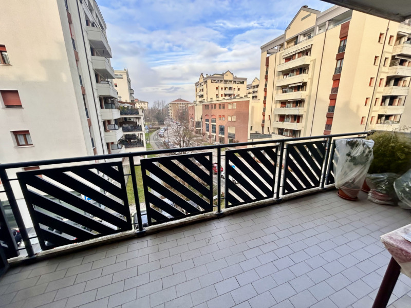 Padova zona Padova 2000 Nicoletta Dardilli di AD Casa Padova propone in vendita luminoso e spazio...