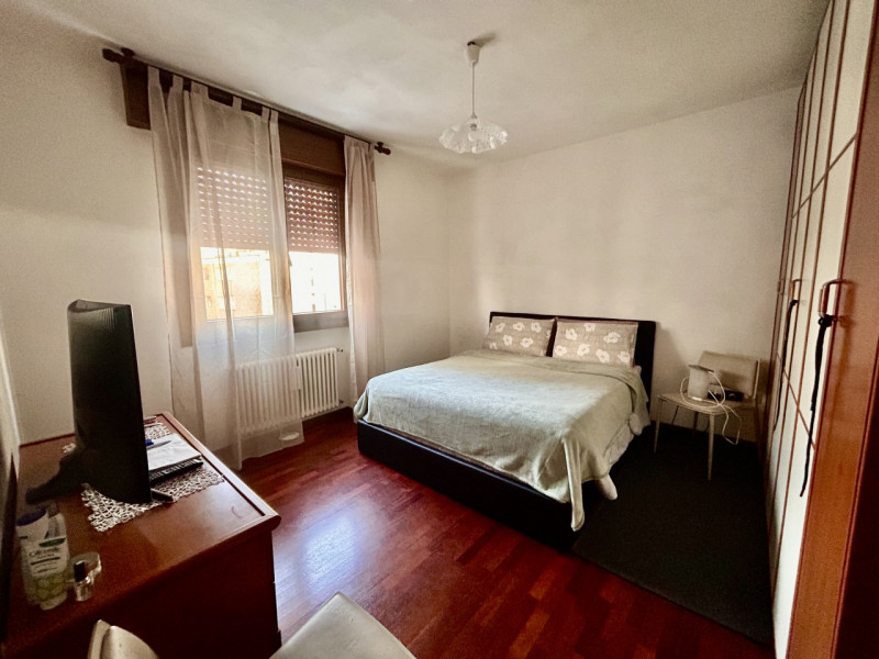 Padova zona Padova 2000 Nicoletta Dardilli di AD Casa Padova propone in vendita luminoso e spazio...