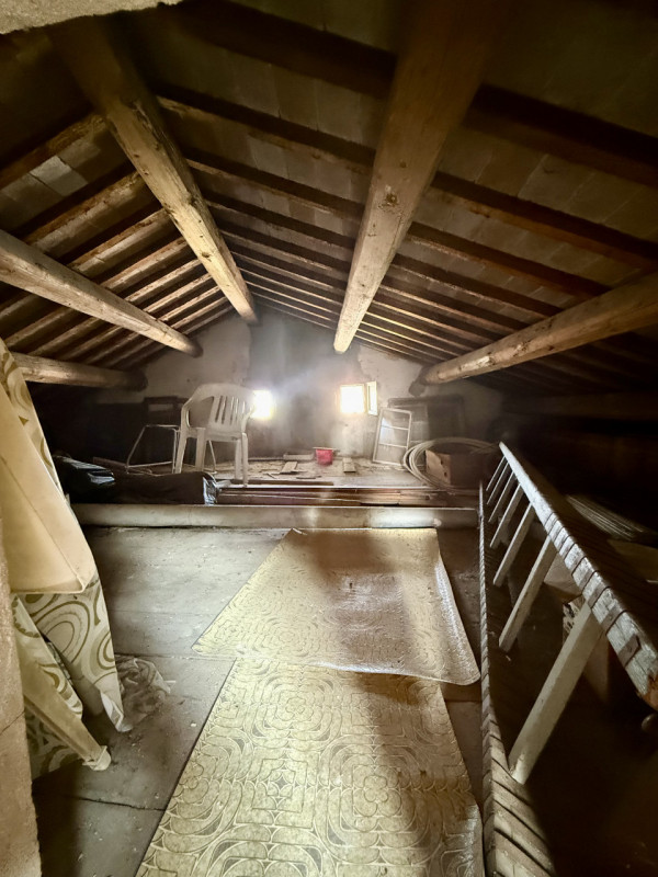 COMPOSIZIONE:
abitazione singola sviluppata su più livelli, al piano terra si trova atrio d'ingre...