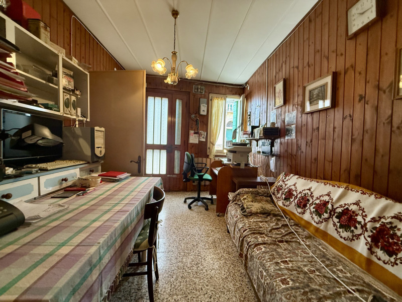 COMPOSIZIONE:
abitazione singola sviluppata su più livelli, al piano terra si trova atrio d'ingre...