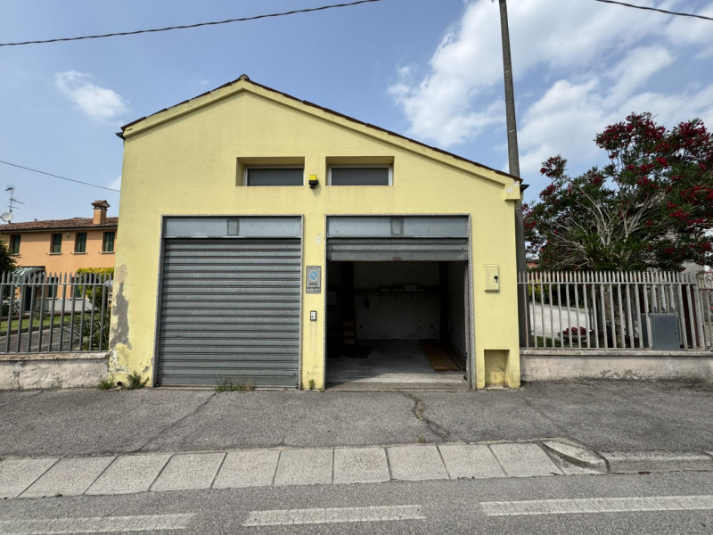 COMPOSIZIONE:
abitazione singola sviluppata su più livelli, al piano terra si trova atrio d'ingre...