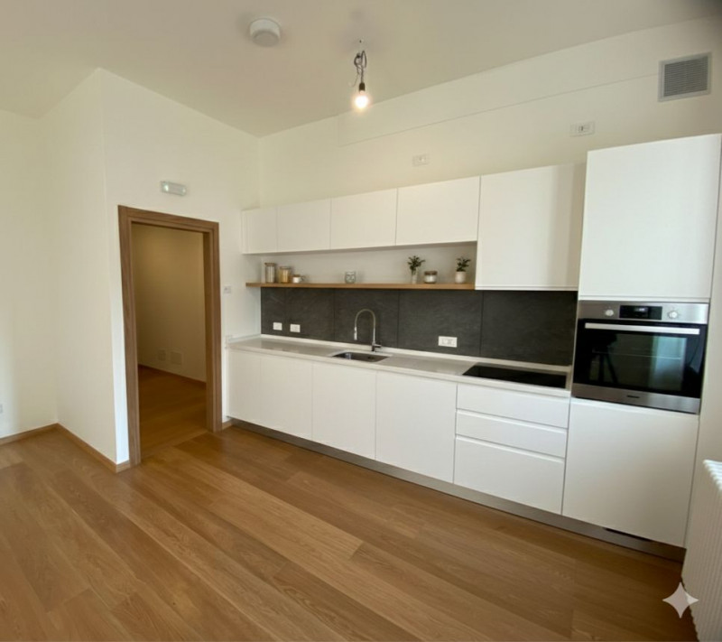 Nel cuore di Vicenza, nella ricercata zona -Stadio, proponiamo in vendita un esclusivo appartamen...