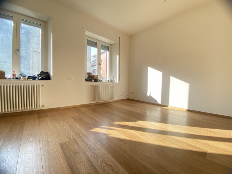 Nel cuore di Vicenza, nella ricercata zona -Stadio, proponiamo in vendita un esclusivo appartamen...