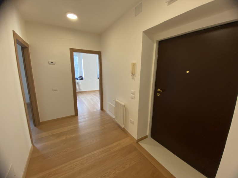 Nel cuore di Vicenza, nella ricercata zona -Stadio, proponiamo in vendita un esclusivo appartamen...