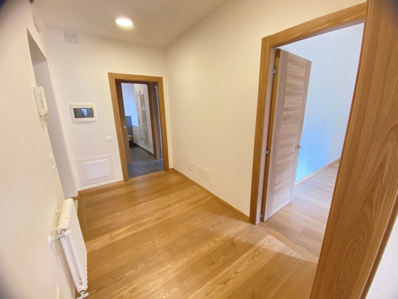 Nel cuore di Vicenza, nella ricercata zona -Stadio, proponiamo in vendita un esclusivo appartamen...