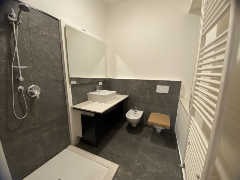 Nel cuore di Vicenza, nella ricercata zona -Stadio, proponiamo in vendita un esclusivo appartamen...