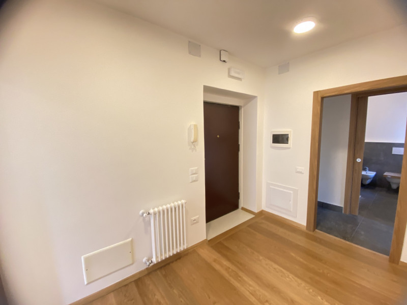 Nel cuore di Vicenza, nella ricercata zona -Stadio, proponiamo in vendita un esclusivo appartamen...