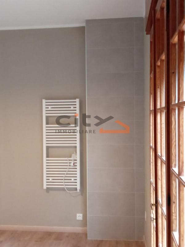 Nel quartiere residenziale di Fellette, comodo a tutti i principali servizi, proponiamo in vendit...