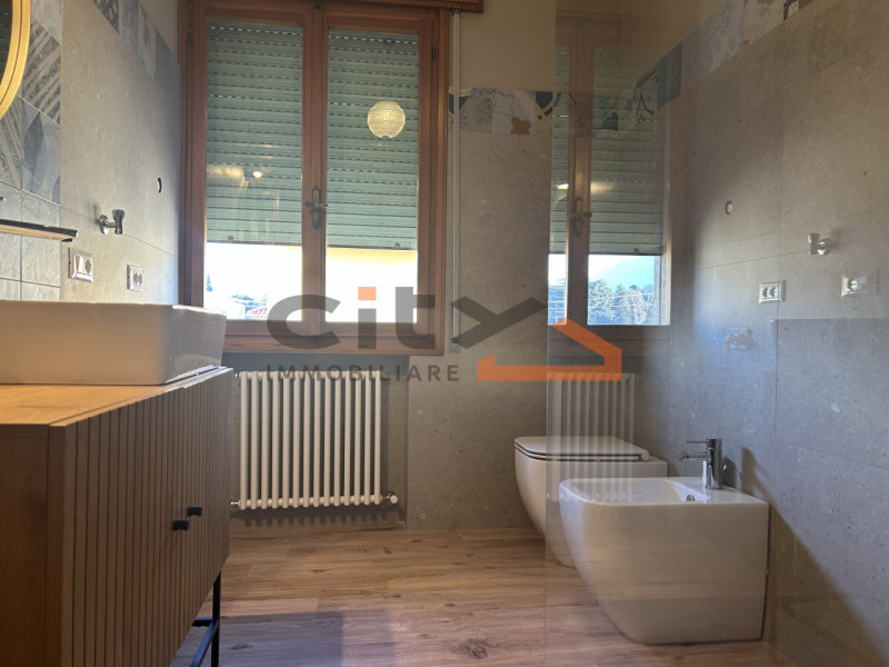 Nel quartiere residenziale di Fellette, comodo a tutti i principali servizi, proponiamo in vendit...