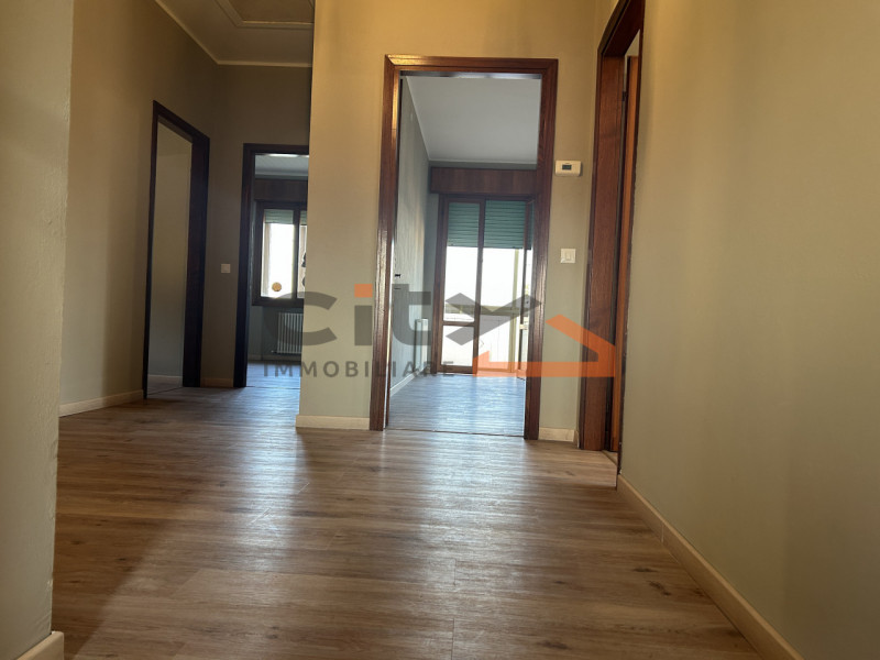 Nel quartiere residenziale di Fellette, comodo a tutti i principali servizi, proponiamo in vendit...