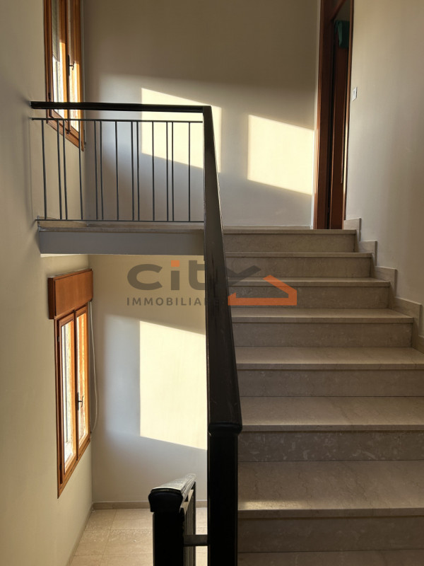 Nel quartiere residenziale di Fellette, comodo a tutti i principali servizi, proponiamo in vendit...