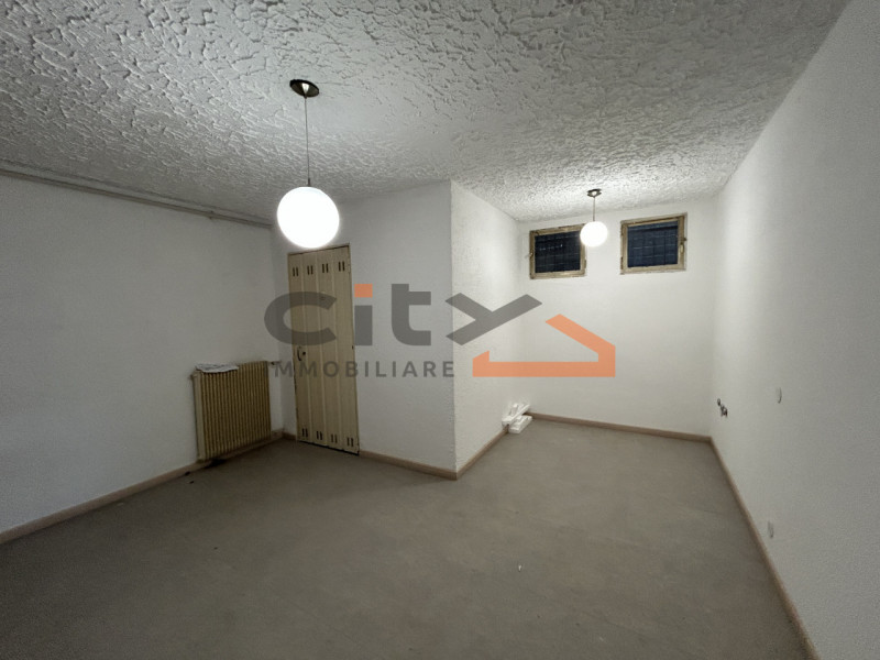 Nel quartiere residenziale di Fellette, comodo a tutti i principali servizi, proponiamo in vendit...