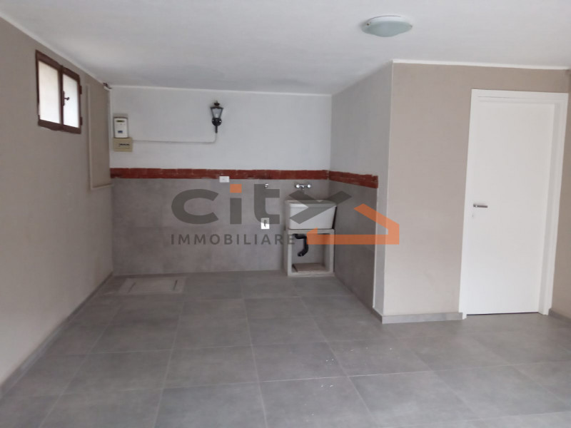 Nel quartiere residenziale di Fellette, comodo a tutti i principali servizi, proponiamo in vendit...