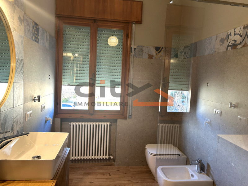 Nel quartiere residenziale di Fellette, comodo a tutti i principali servizi, proponiamo in vendit...