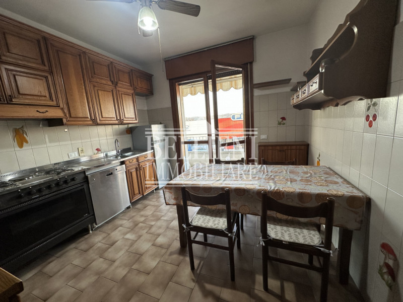 VICENZA OVEST: nel raccordo esterno della città proponiamo in locazione un ampio appartamento di ...