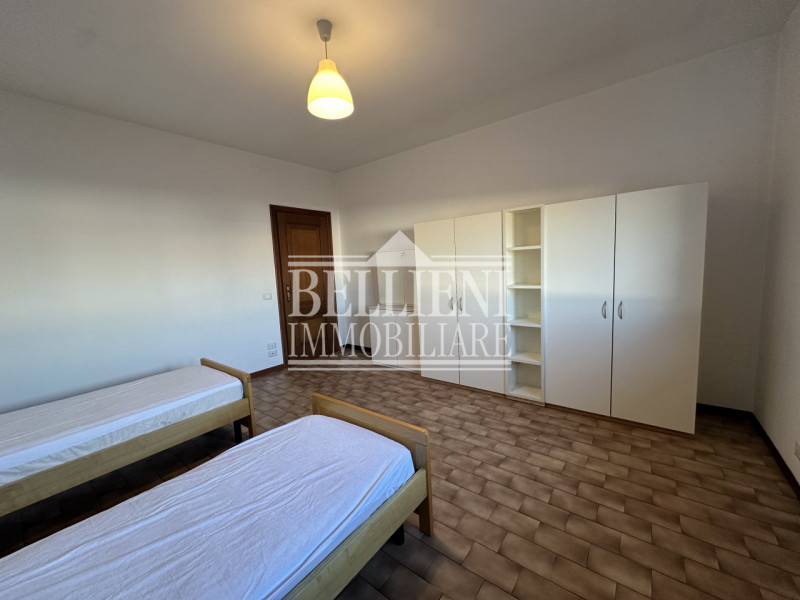 VICENZA OVEST: nel raccordo esterno della città proponiamo in locazione un ampio appartamento di ...