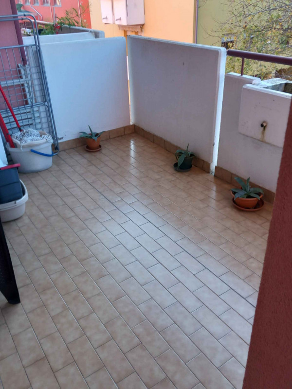 PADOVA, in zona TORRE, al secondo piano di una palazzina dotata di ascensore, APPARTAMENTO dalle ...