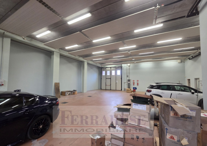 PADOVA, ZONA INDUSTRIALE EST - Proponiamo la locazione di un MAGAZZINO di circa 650 Mq. all'inter...