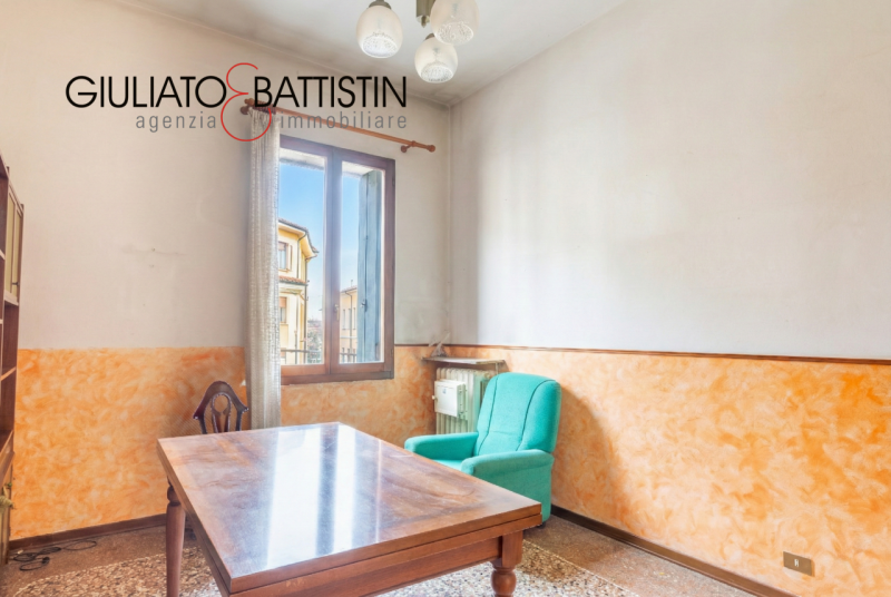 VICENZA CENTRO - SAN MARCO: , siamo a proporre appartamento quadrilocale, un servizio, sito sull'...