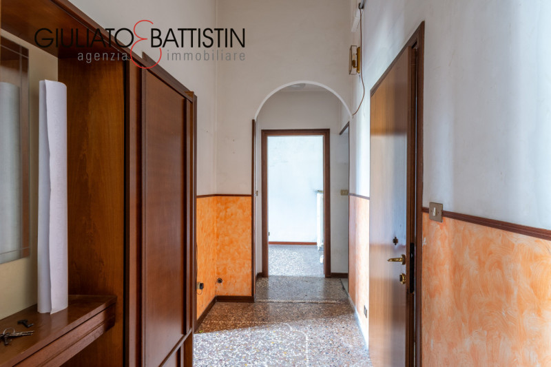 VICENZA CENTRO - SAN MARCO: , siamo a proporre appartamento quadrilocale, un servizio, sito sull'...