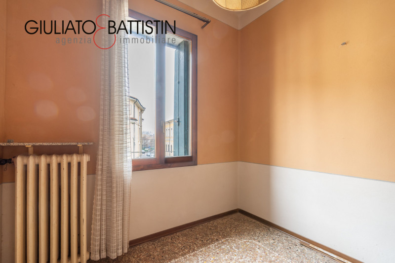 VICENZA CENTRO - SAN MARCO: , siamo a proporre appartamento quadrilocale, un servizio, sito sull'...