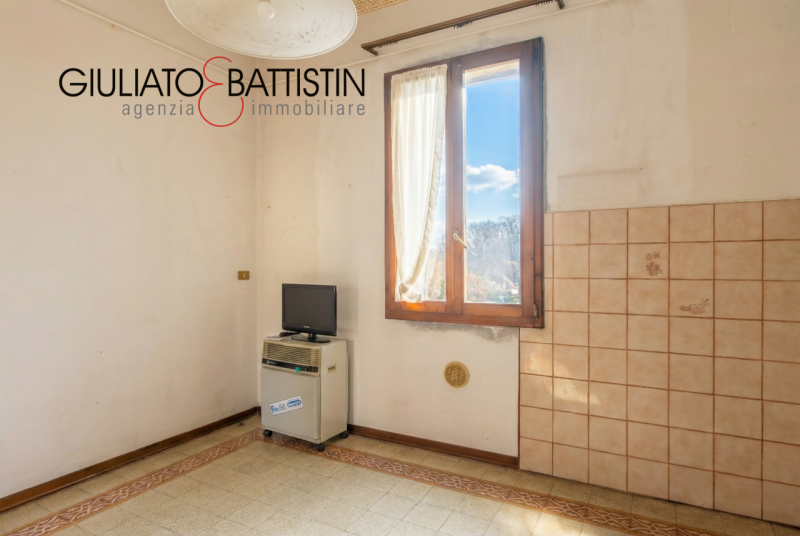 VICENZA CENTRO - SAN MARCO: , siamo a proporre appartamento quadrilocale, un servizio, sito sull'...