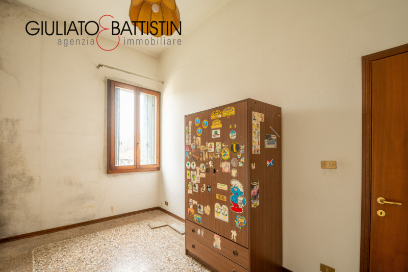 VICENZA CENTRO - SAN MARCO: , siamo a proporre appartamento quadrilocale, un servizio, sito sull'...