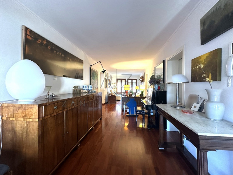 Nel pieno centro storico di Castelfranco Veneto, proponiamo in vendita un esclusivo e prestigioso...