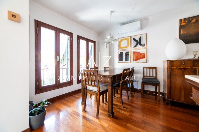 Nel pieno centro storico di Castelfranco Veneto, proponiamo in vendita un esclusivo e prestigioso...