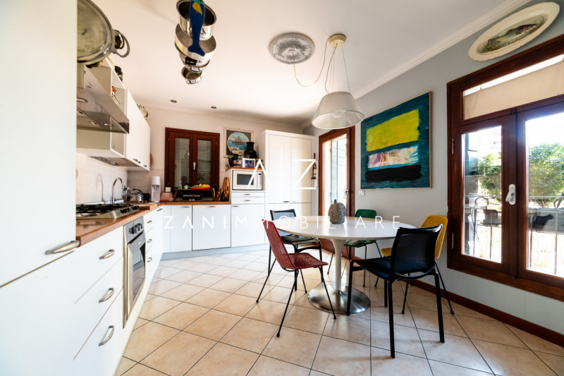 Nel pieno centro storico di Castelfranco Veneto, proponiamo in vendita un esclusivo e prestigioso...