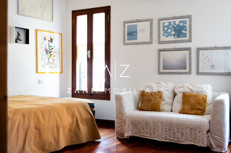 Nel pieno centro storico di Castelfranco Veneto, proponiamo in vendita un esclusivo e prestigioso...