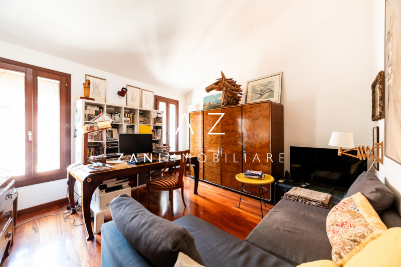 Nel pieno centro storico di Castelfranco Veneto, proponiamo in vendita un esclusivo e prestigioso...